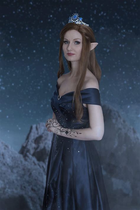 16 Feyre Cosplay